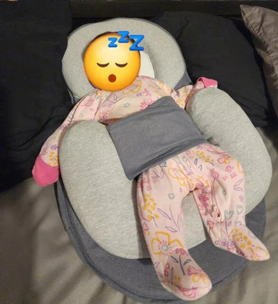 זווית 15° עושה את ההבדל – הילד רגוע ומחייך.