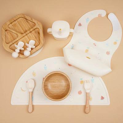 סט האכלה סיליקון לתינוק עם סינר מותאם אישית